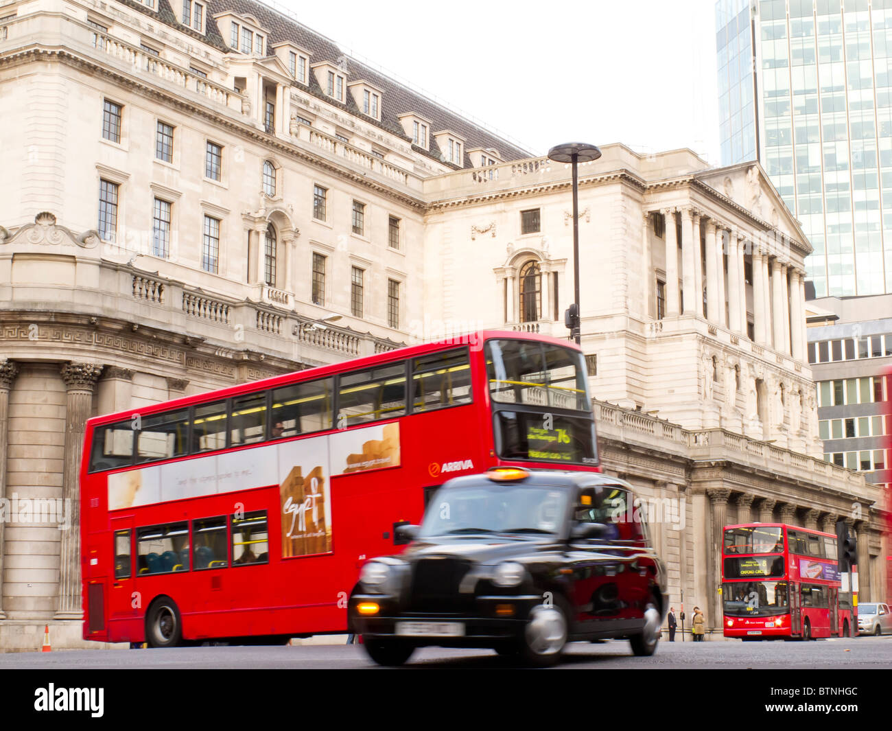 Buses and taxis outside the Bank of England, City of London Stock Photo