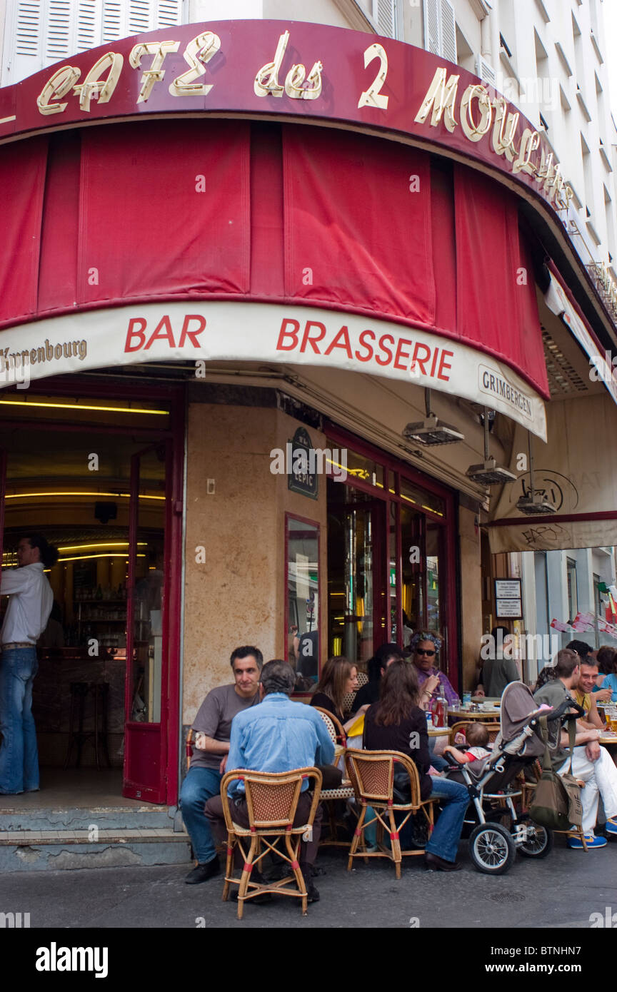 Paris, France, Street Scene, People Sharing Drinks, Parisian Cafe