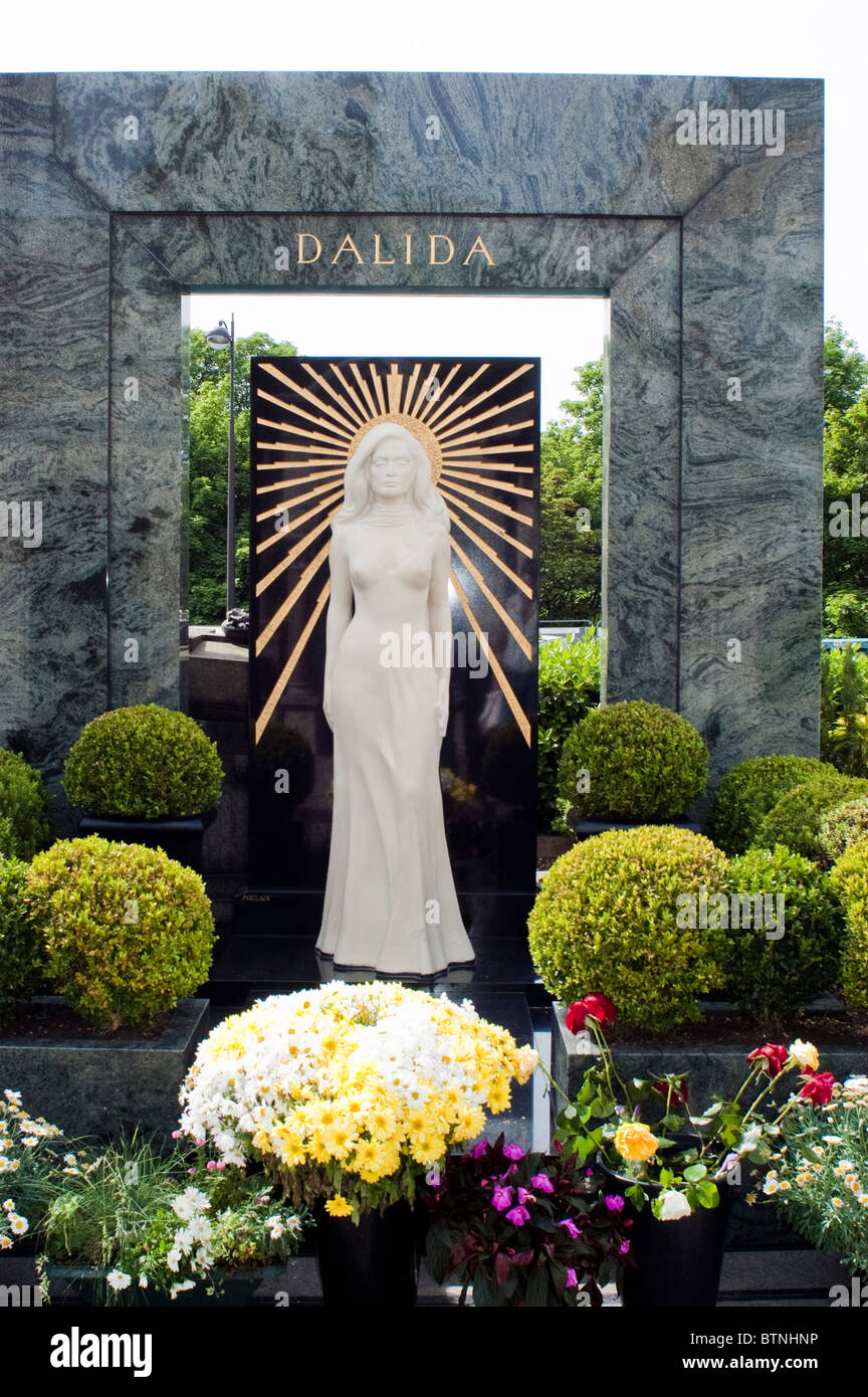 Paris France Urban Park Montmartre Cemetery Statue Of Dalida Paris France Urban Park Montmartre Cemetery Statue Of Dalida