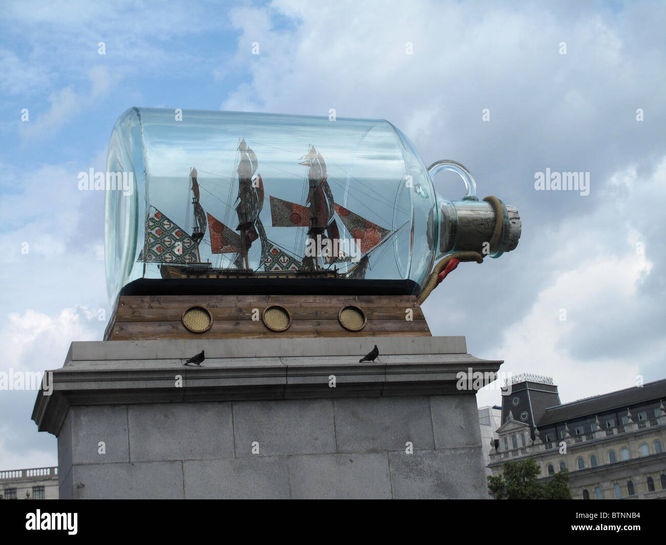 London Trafalgar Square,Nelson's Ship in a Bottle, by leading Anglo-Nigerian artist Yinka Shonibare MBE Stock Photo