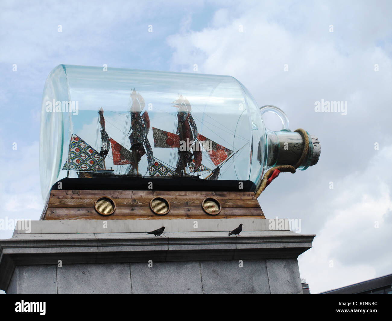 London Trafalgar Square,Nelson's Ship in a Bottle, by leading Anglo-Nigerian artist Yinka Shonibare MBE Stock Photo