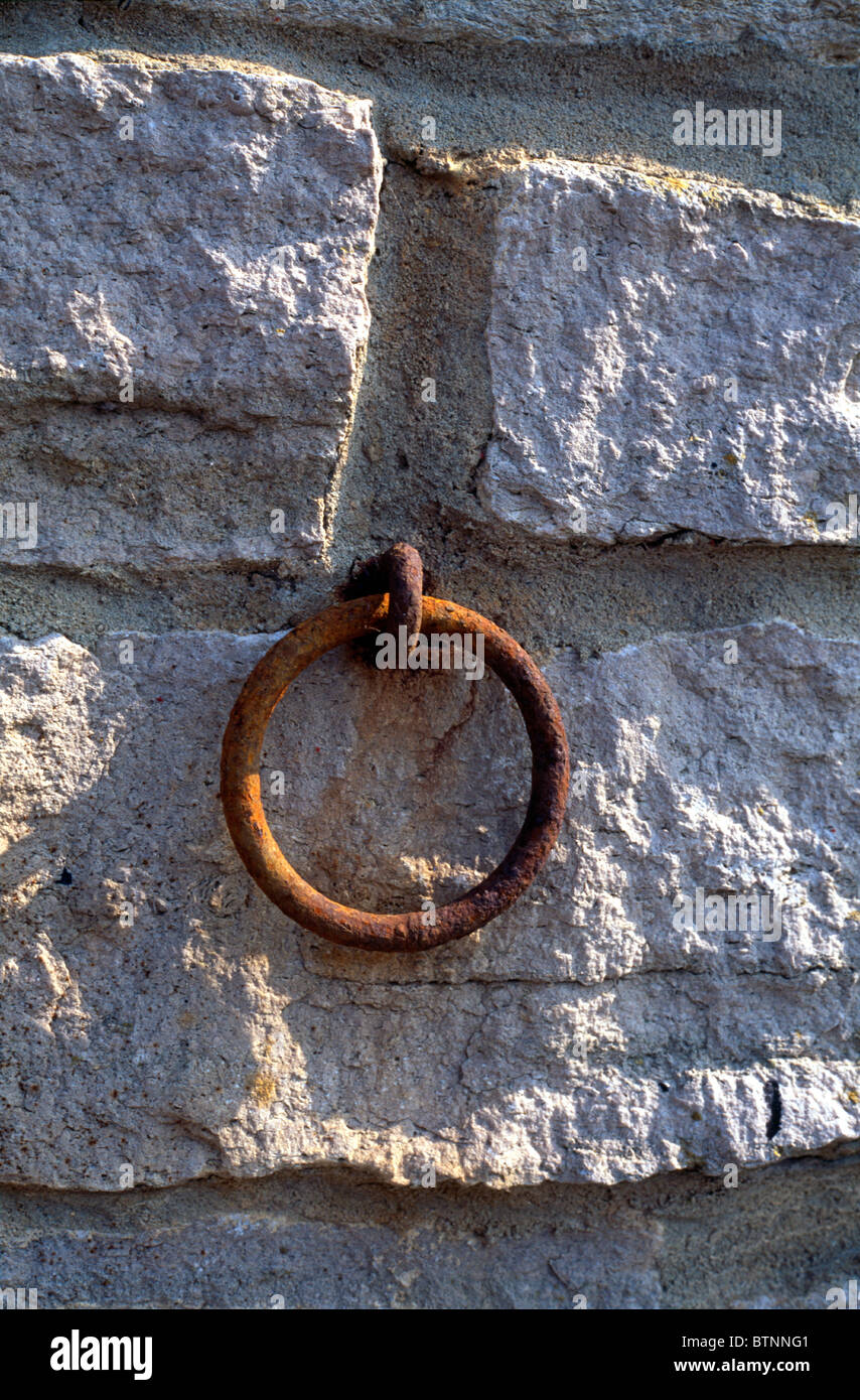 Rusty mooring ring set in a stone wall at Kimmeridge, Dorset Stock ...