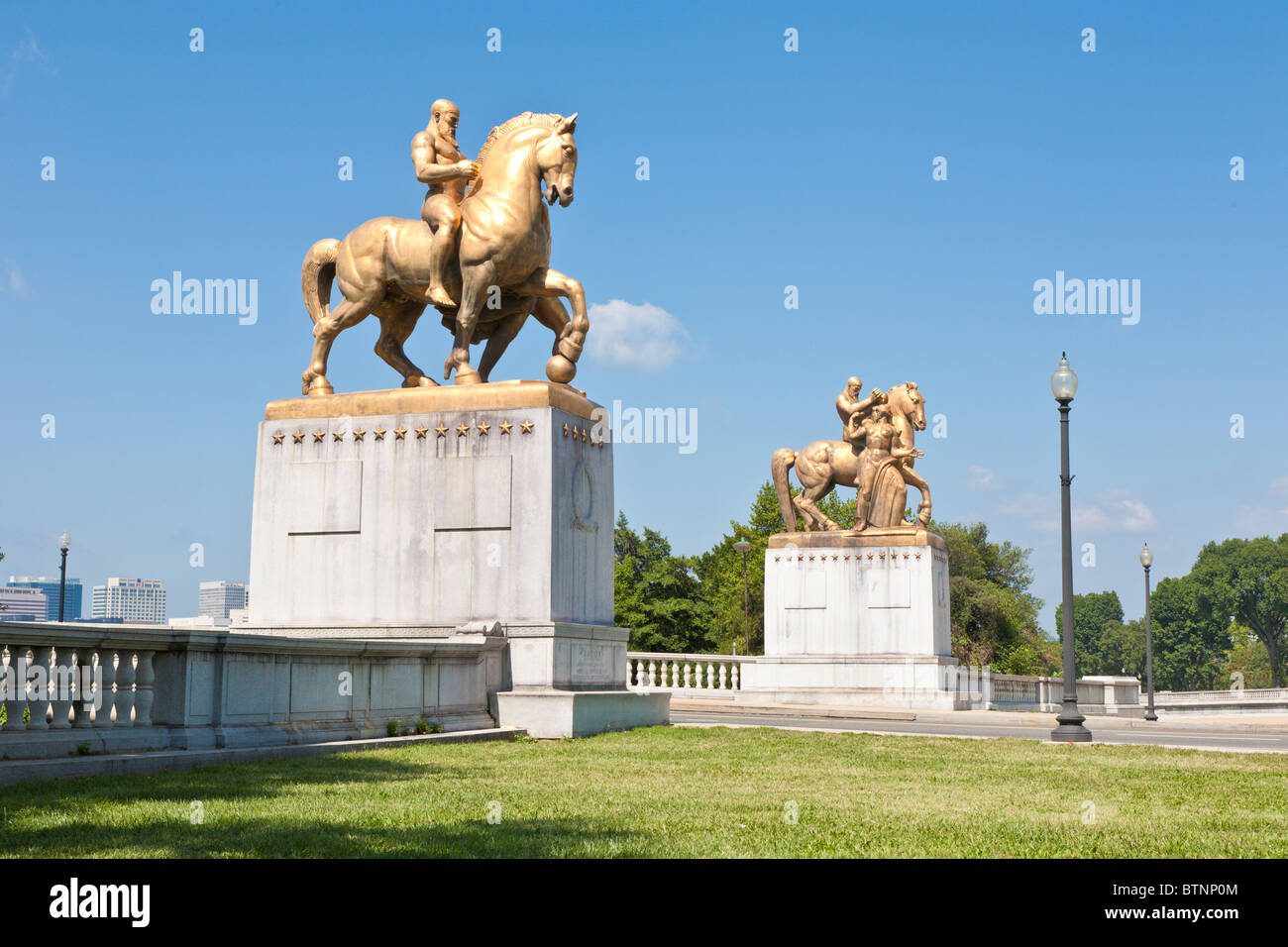 Washington DC - Sep 2009 - Sculptures on the northeastern entrance to the Arlington Memorial Bridge in Washington DC Stock Photo