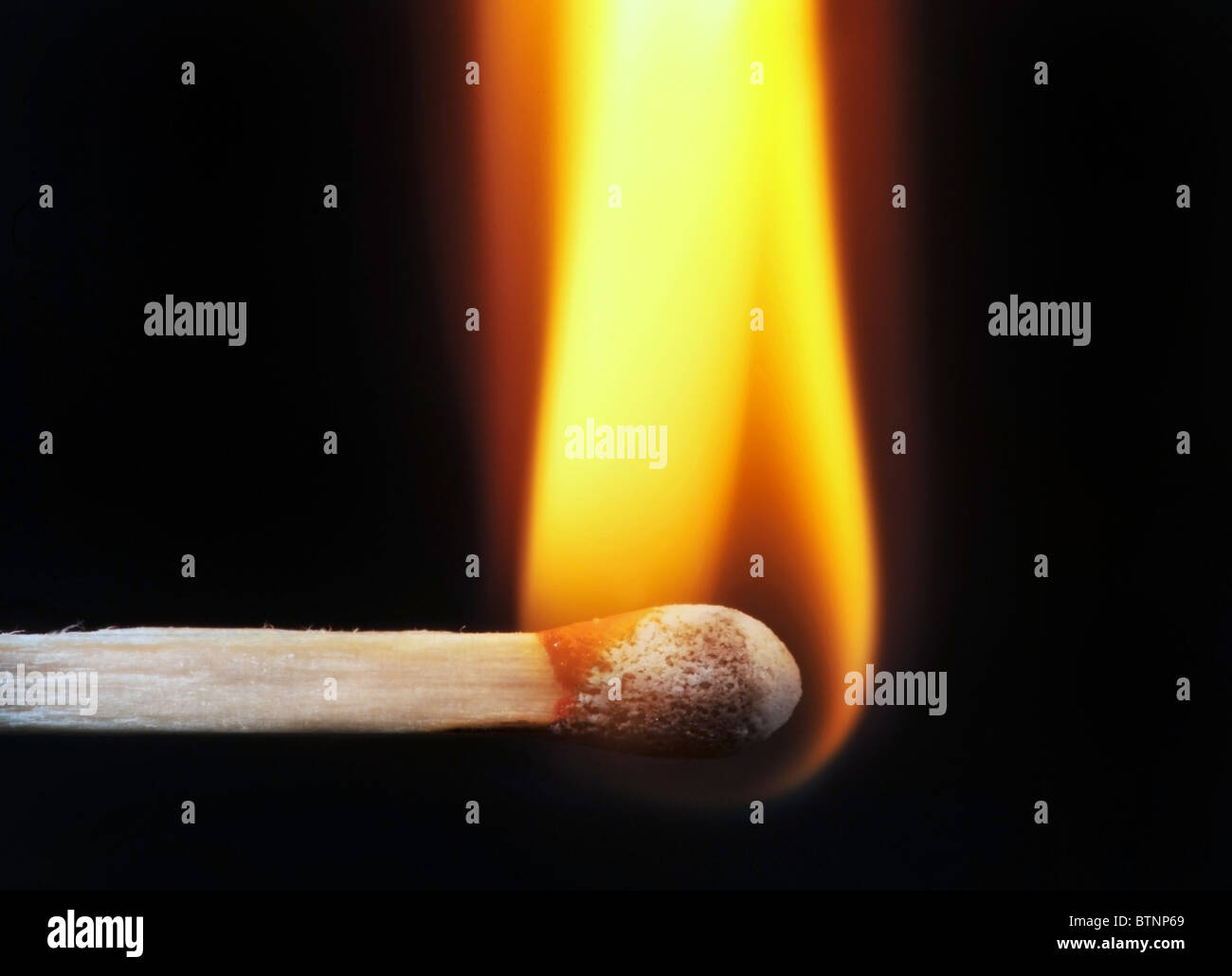 Lite Wooden Match Sticks Stock Photo - Alamy