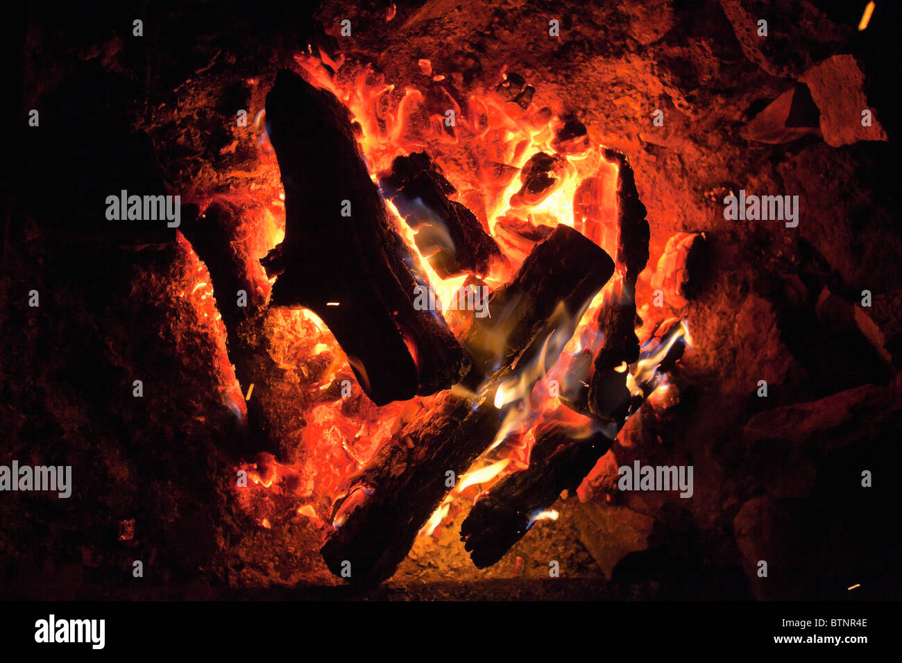 Glowing coals pit fire hires stock photography and images Alamy