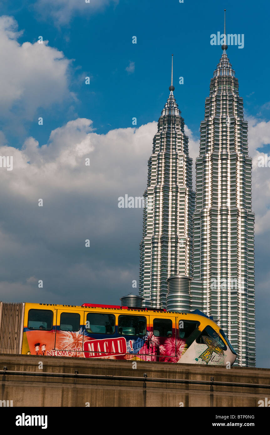 KL Monorail with Petronas Towers in the background, Kuala Lumpur, Malaysia Stock Photo