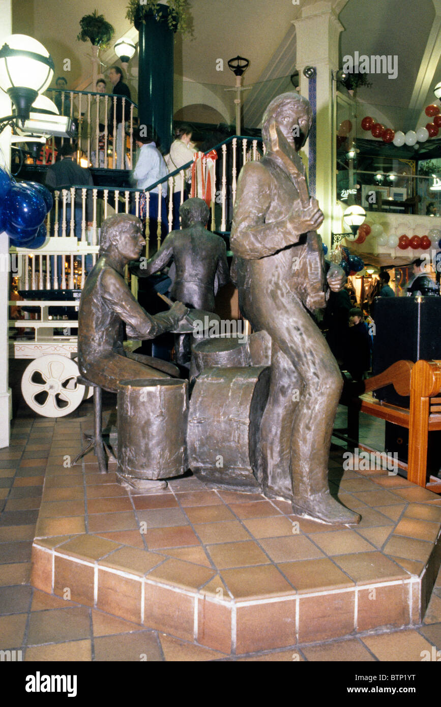 Liverpool Cavern Walks Shopping Centre The Beatles England UK statue