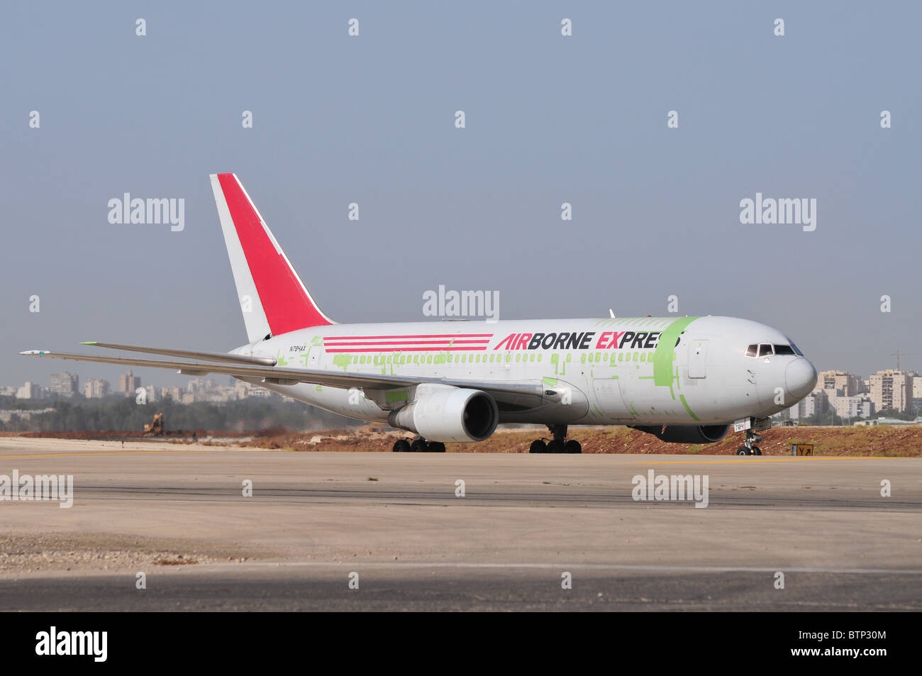 Airborne express hi-res stock photography and images - Alamy