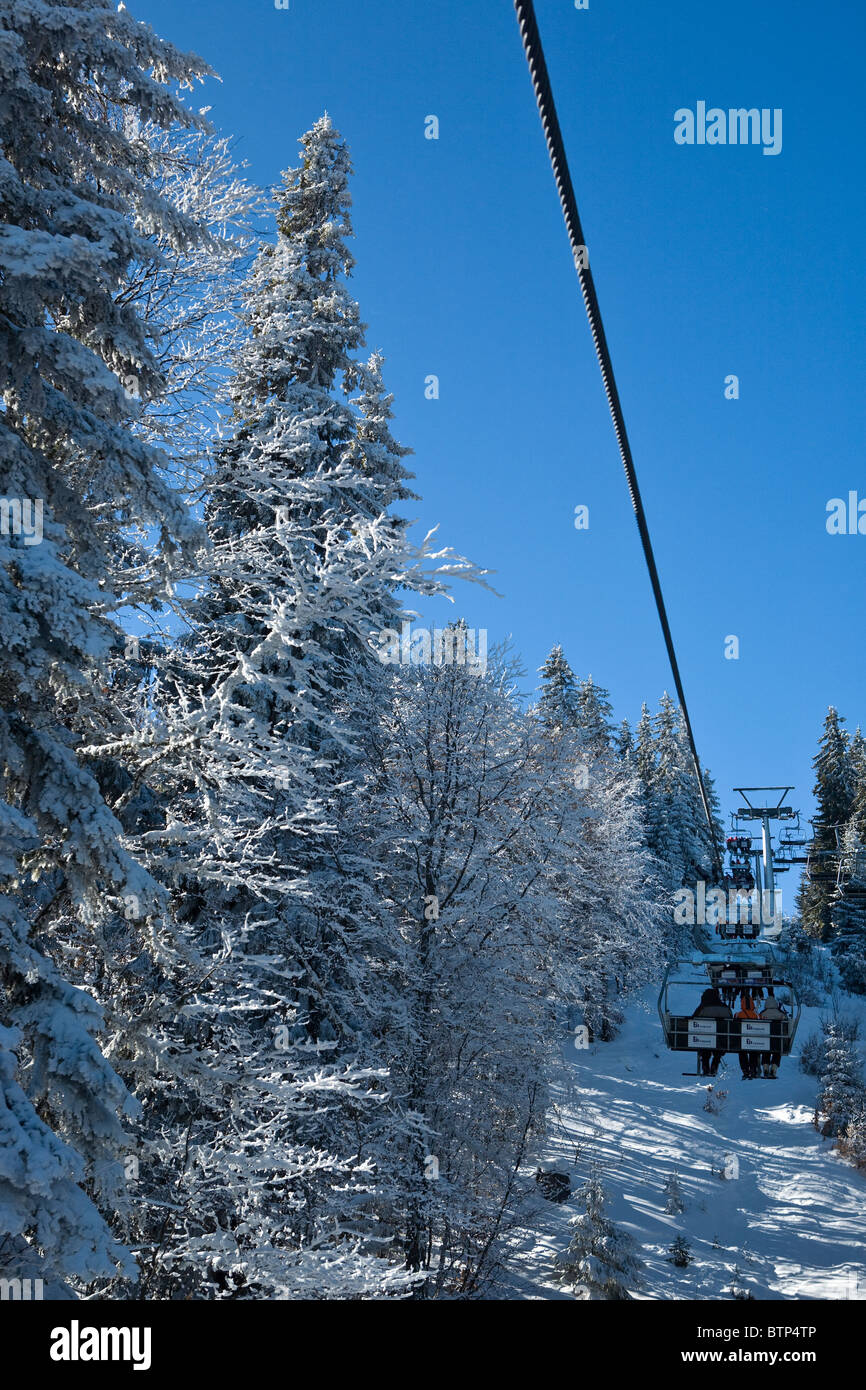 winter scenery, ski lift in the forest, Pamporovo, a famous ski resort, Rodopi mountains, Balkans, Bulgaria Stock Photo