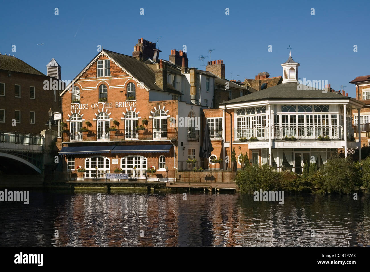 England Buckinghamshire Eton, House on the bridge & River Thames Stock