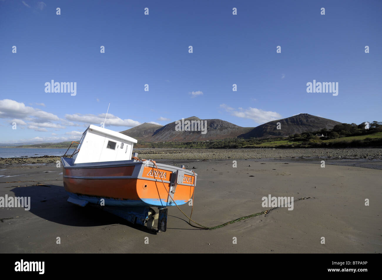 Trefor harbour hi-res stock photography and images - Alamy