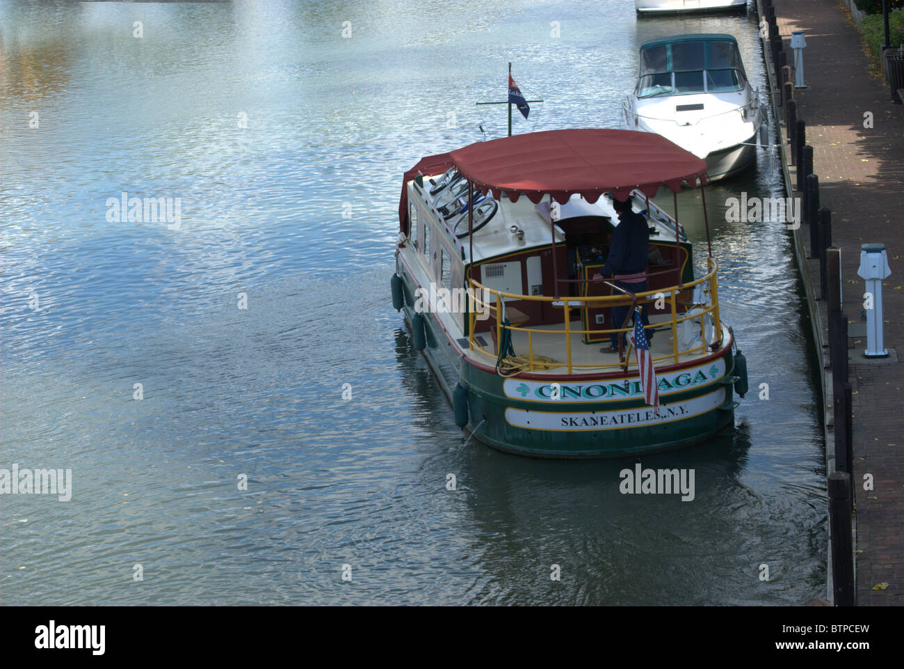 Packet boat leaves dock for journey east on the Erie Canal Stock Photo