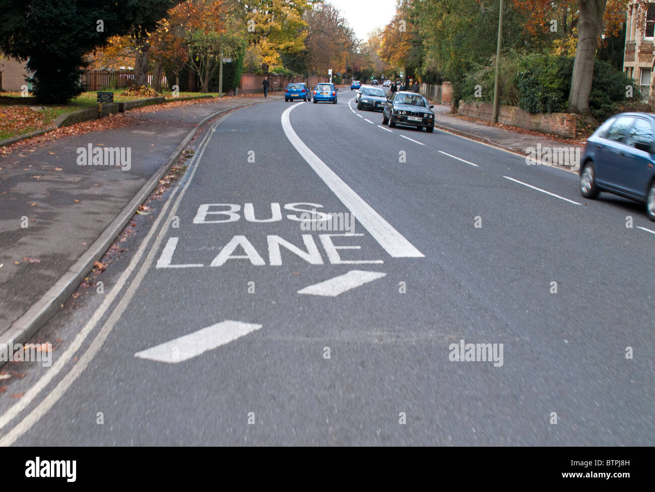 Bus lane road markings hires stock photography and images Alamy