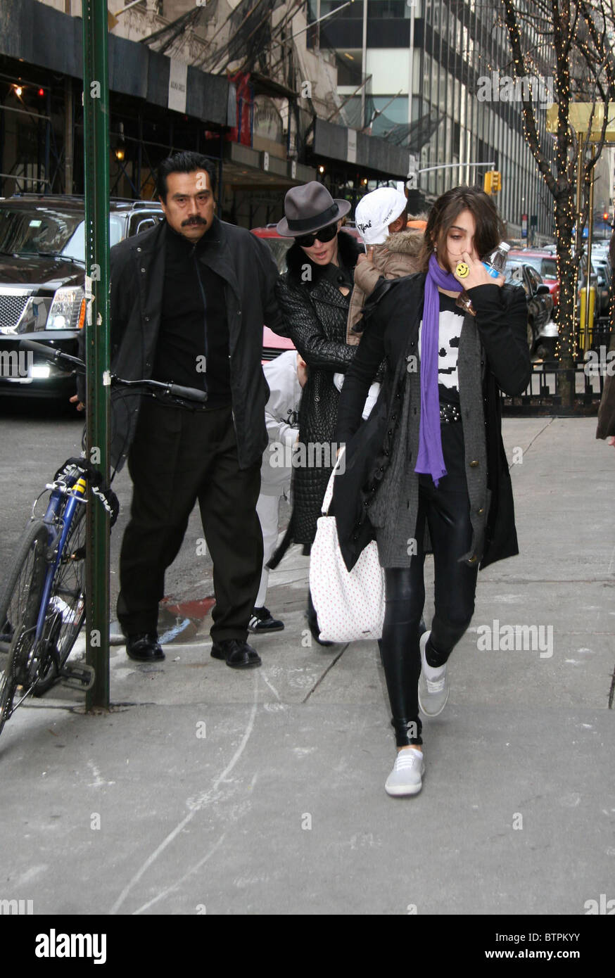 Madonna and Children Attend Kabbalah Services Stock Photo