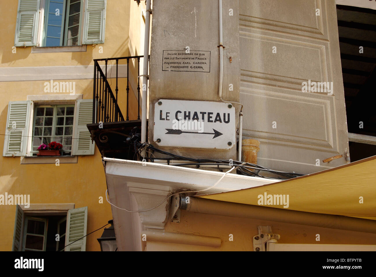 France, Nice, Place Rossetti, Arrow sign with text written outside building Stock Photo