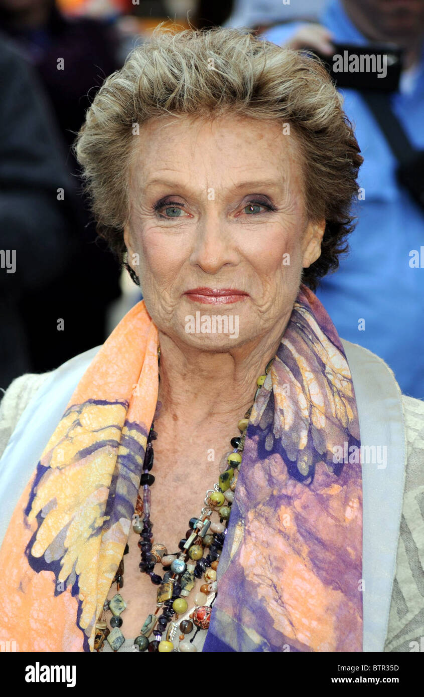 Cloris Leachman Unveils Her New Peta Ad Stock Photo Alamy
