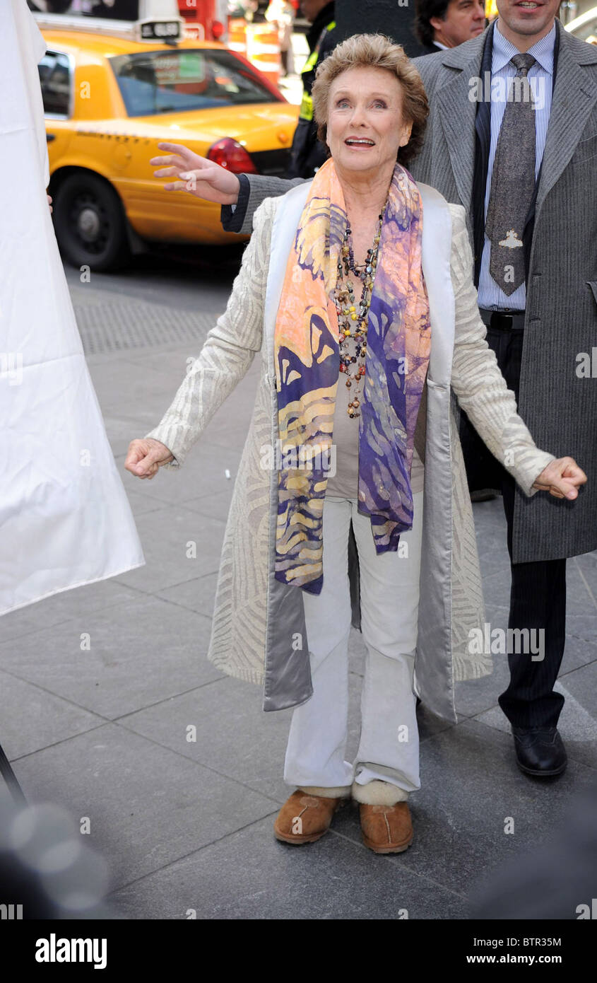 Cloris Leachman Unveils Her New PETA Ad Stock Photo - Alamy