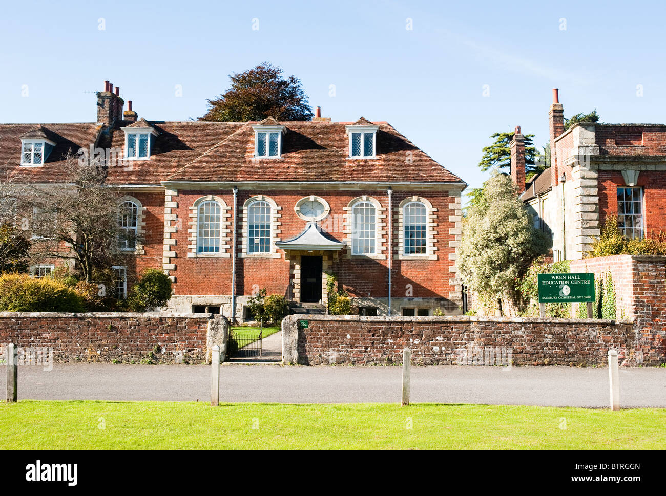 Cathedral Close in Salisbury Stock Photo Alamy