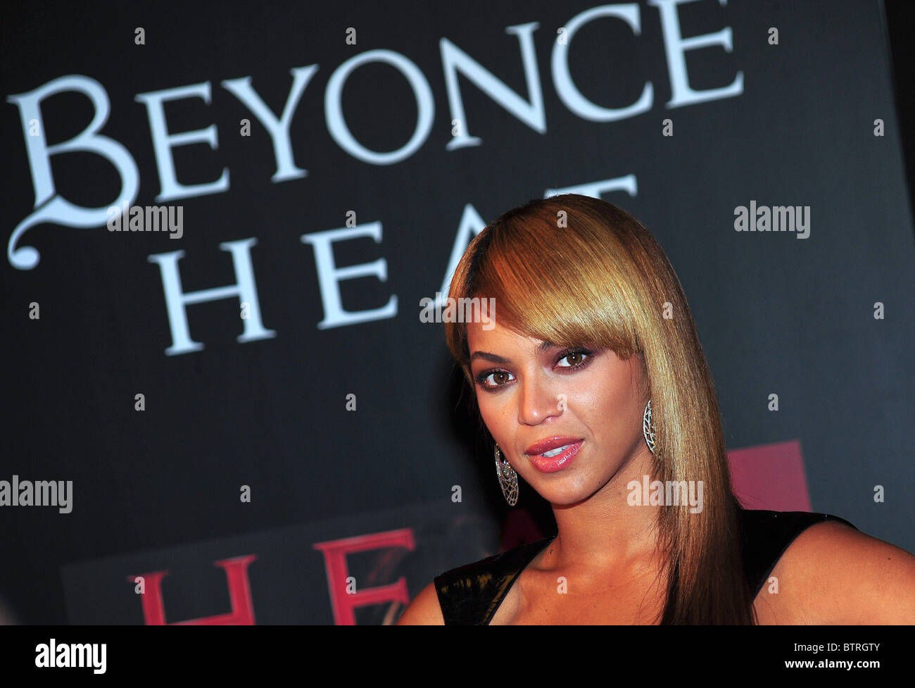 Beyonce heat perfume hi-res stock photography and images - Alamy