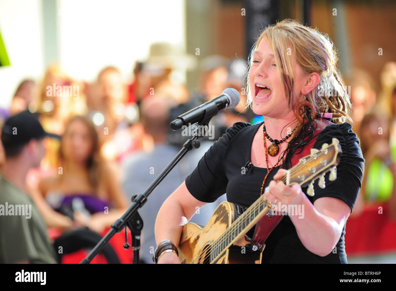 Nbc today show concert with american idol winner and runner up hires