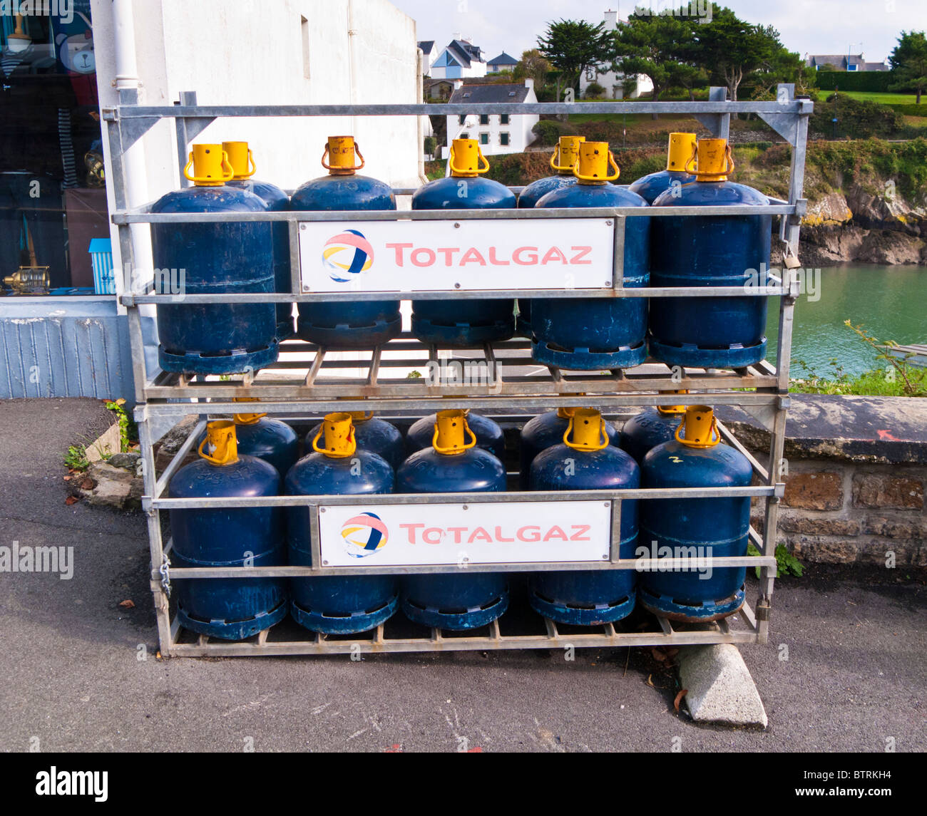 Gas canisters hires stock photography and images Alamy