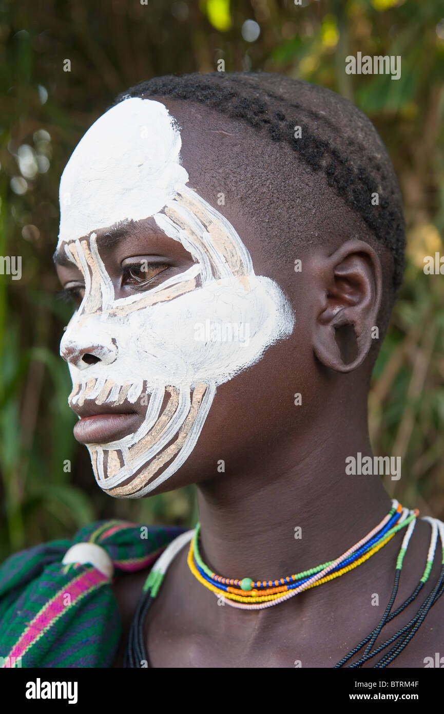 Surma woman with body paintings, Kibish, Omo River Valley, Ethiopia Stock Photo