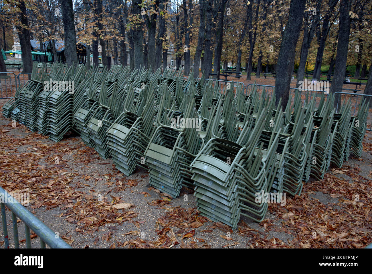 chairs in the Jardin du Luxembourg paris Stock Photo Alamy