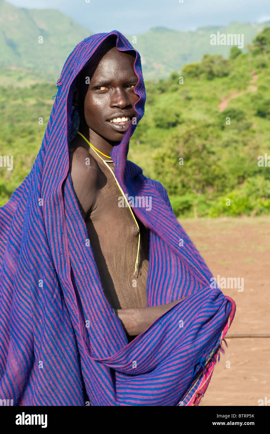 Donga stick fighter, Surma tribe, Tulgit, Omo river valley, Ethiopia Stock Photo