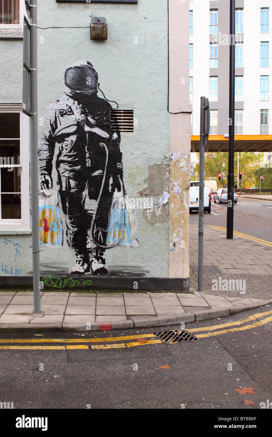 Astronaut graffiti hi-res stock photography and images - Alamy
