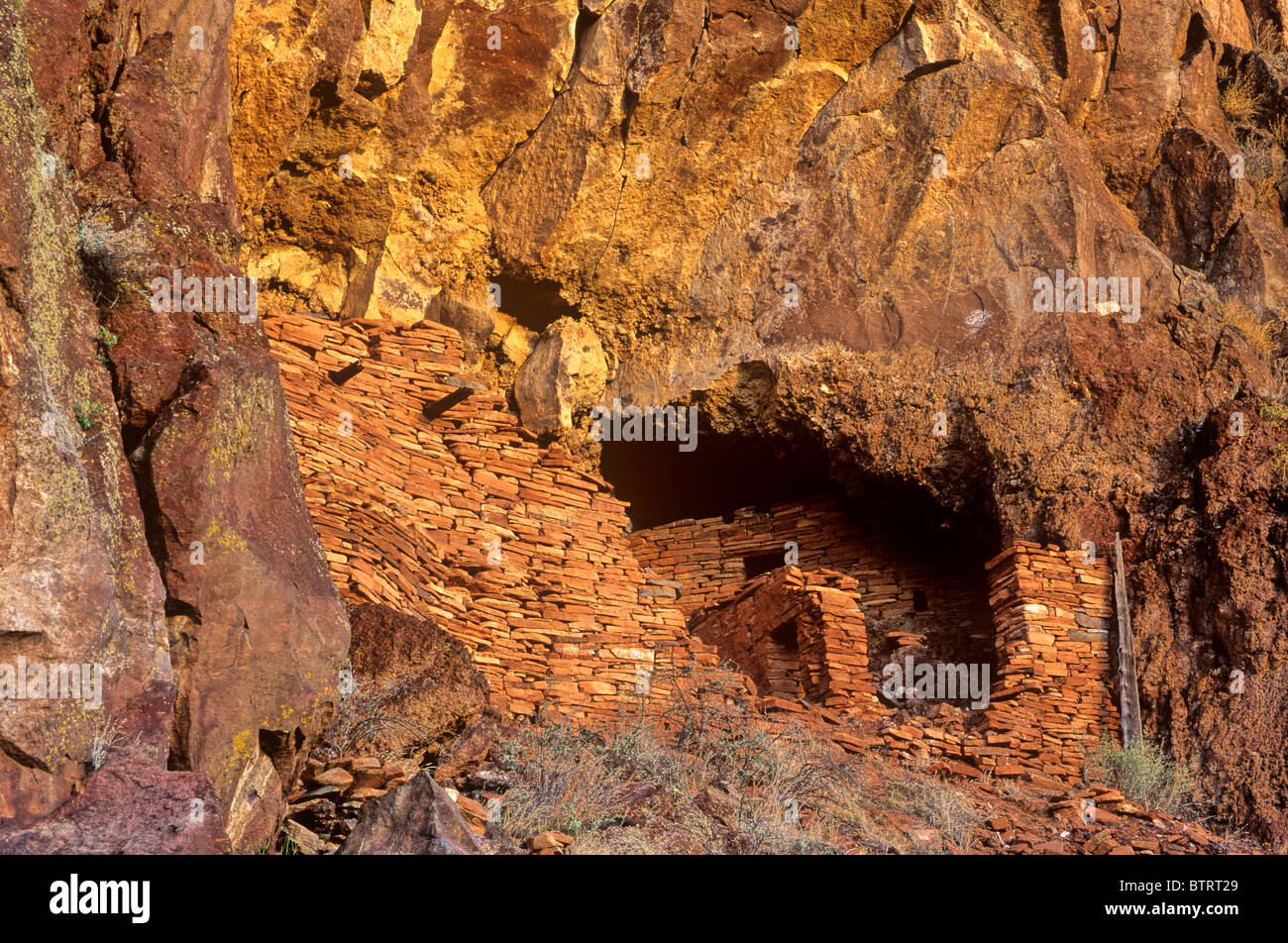 Ancient Indian Cliff Dwelling, pueblo, in Sycamore Canyon Wilderness