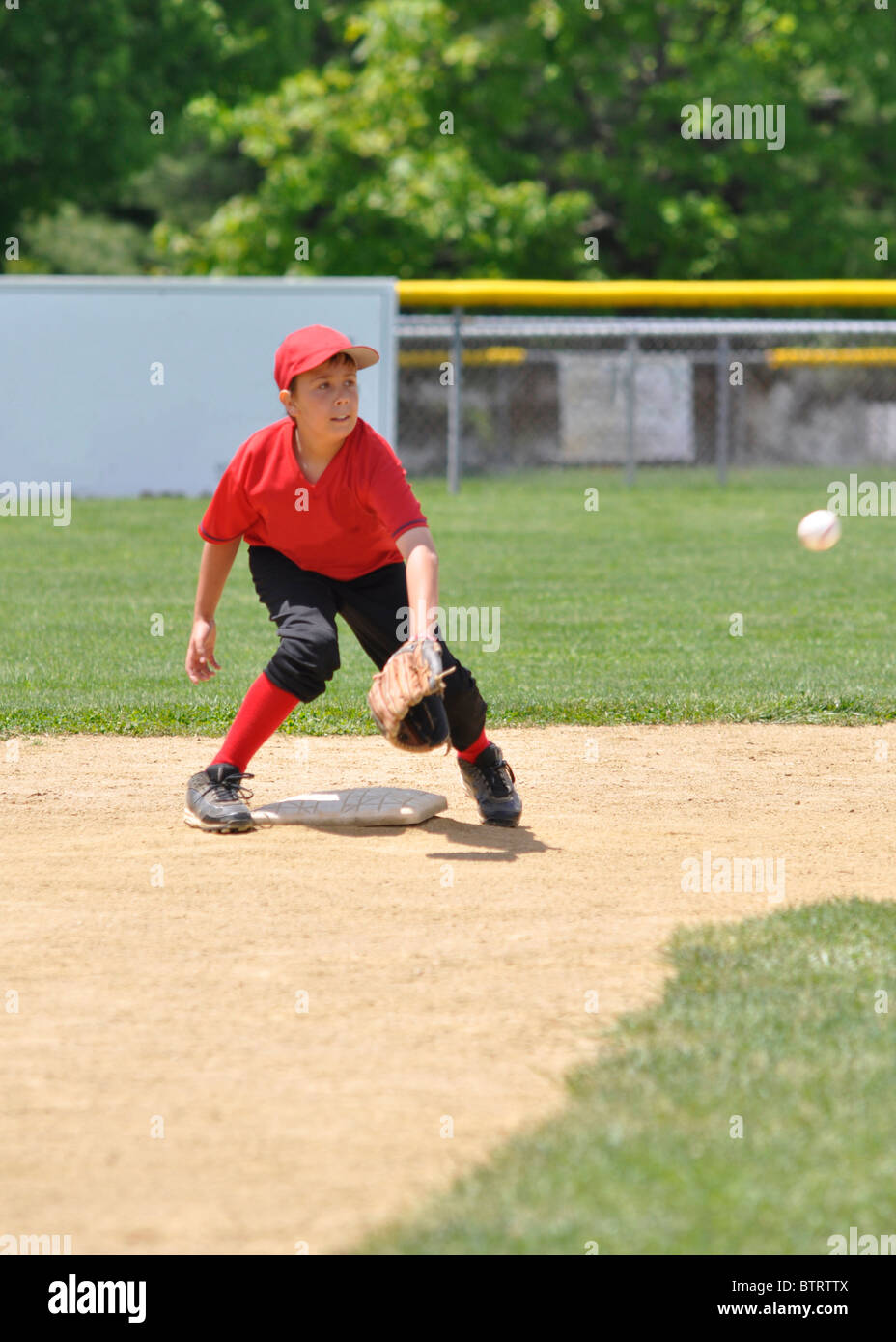 little league baseman Stock Photo Alamy