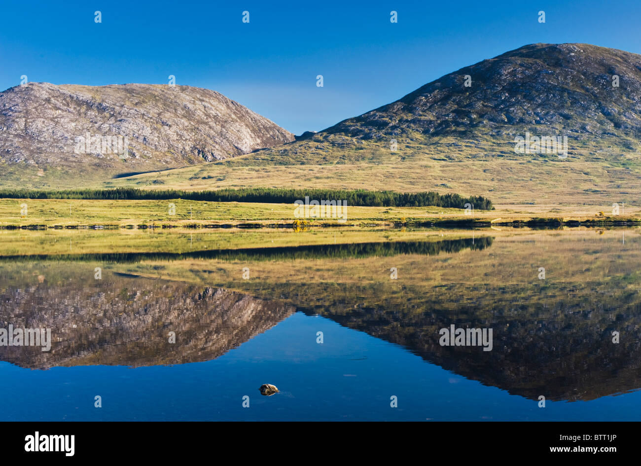 Early morning at Lough Shindilla, near Maam Cross, Connemara, Co Galway, Ireland Stock Photo