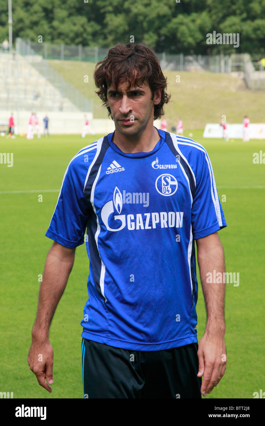 sports, football, Bundesliga, 2010/2011, friendly match 2010, Bayer 04 Leverkusen versus FC Schalke 04 4:0, Stadium Am Zoo in Wuppertal, Raul, Raul Gonzalez Blanco (S04) Stock Photo