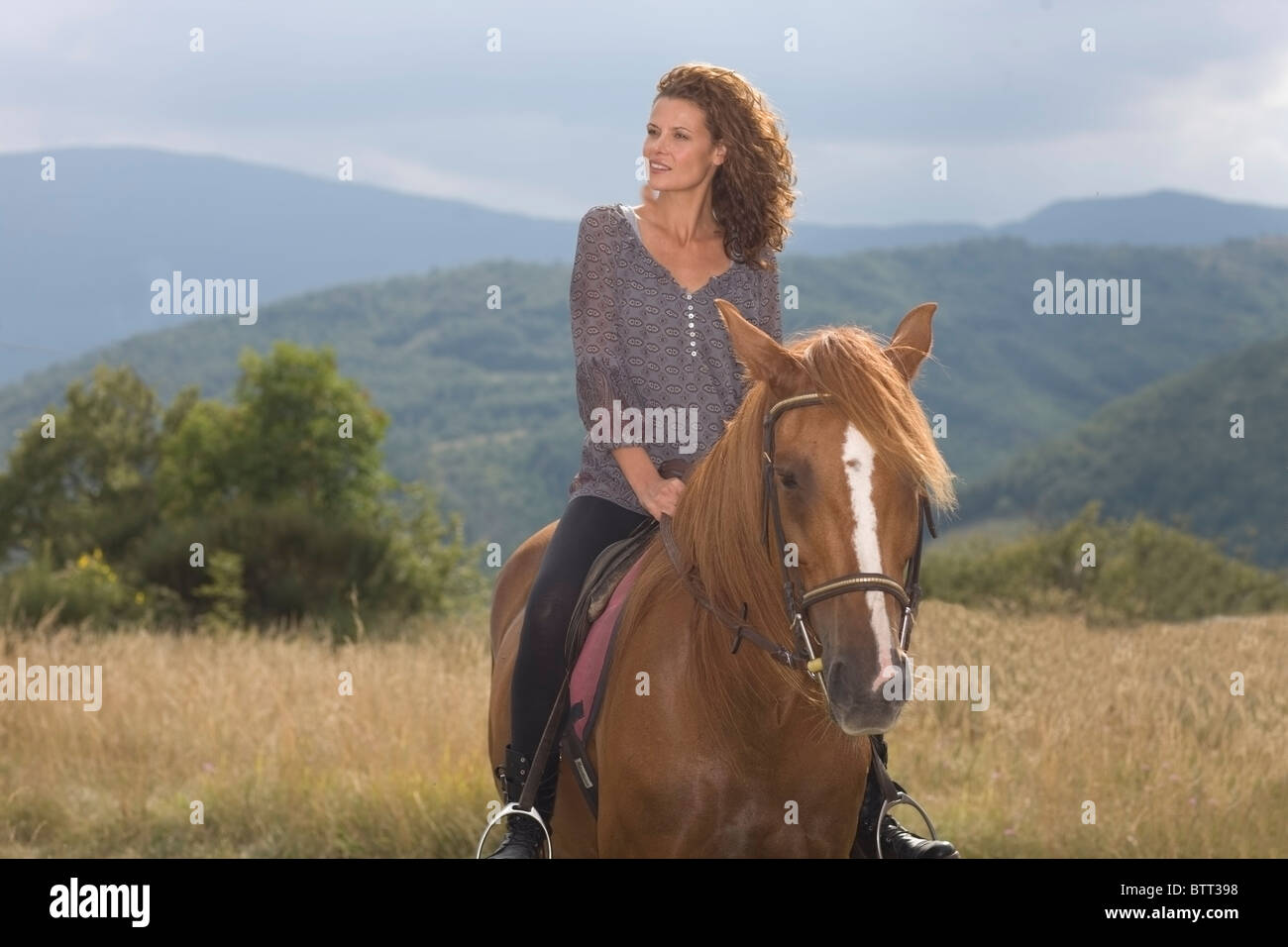 Может ли конь женщину. Женщина на коне. Может ли конь женщину. Может ли конь женщину. Женщина на коне.