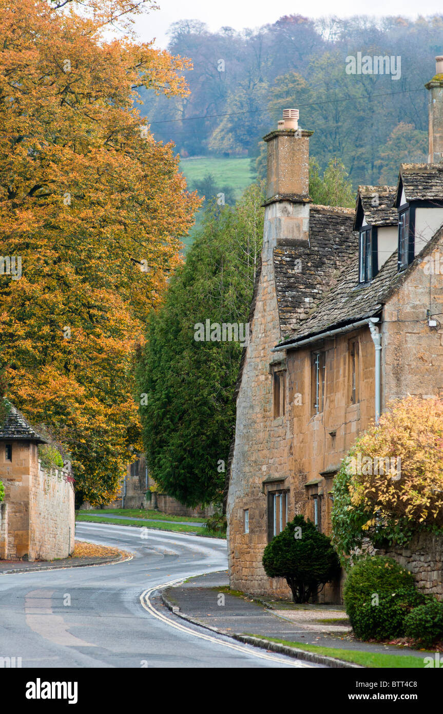 Winding road through the Cotswold village of Broadway, Worcestershire, UK Stock Photo