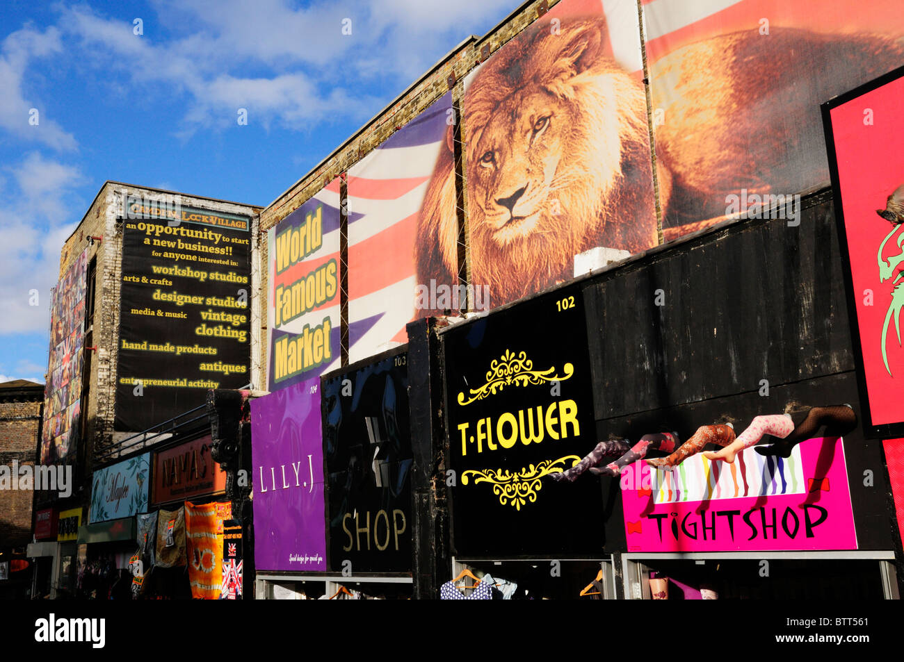 Shop signs hires stock photography and images Alamy