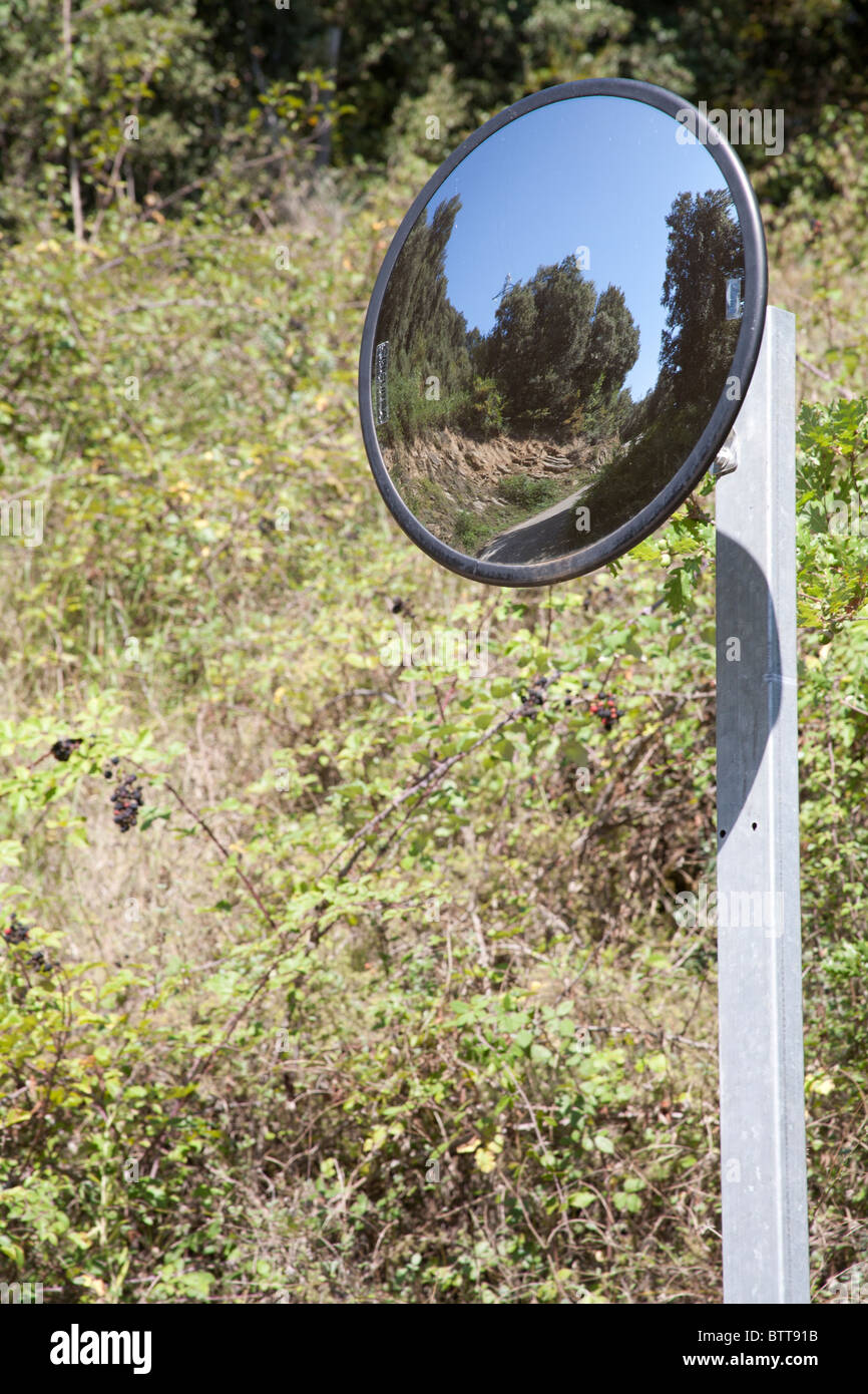 Round mirror hi-res stock photography and images - Alamy