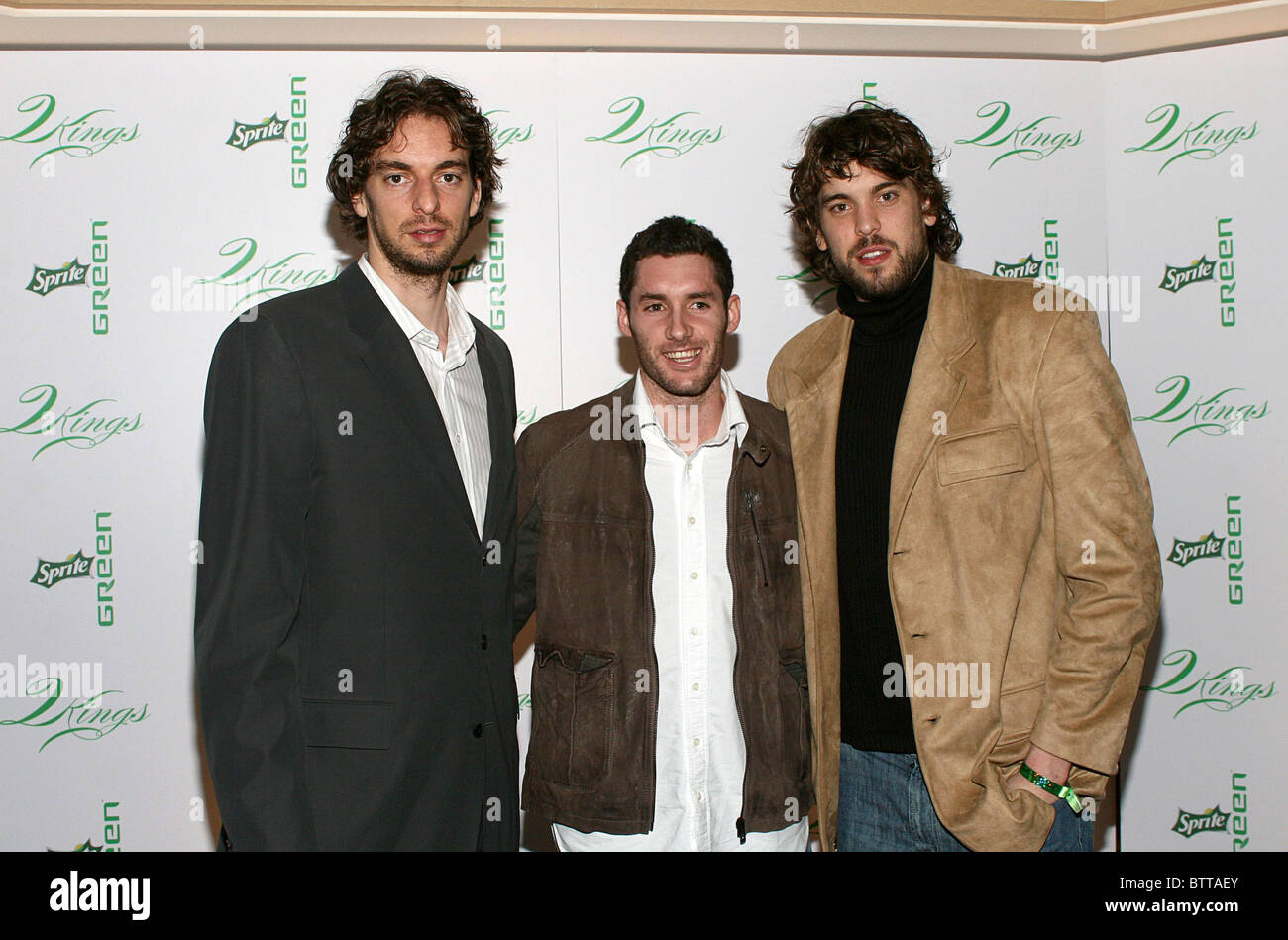 Pau gasol and lebron james hi-res stock photography and images - Alamy, image size:1300x949