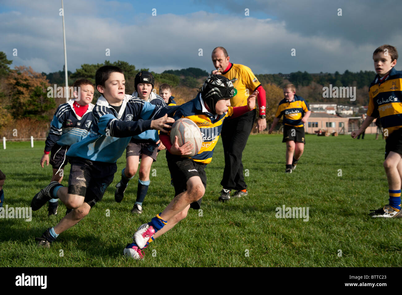 Aberystwyth Rugby Club under 10 years junior boy players playing the game on a sunday morning, Wales UK Stock Photo