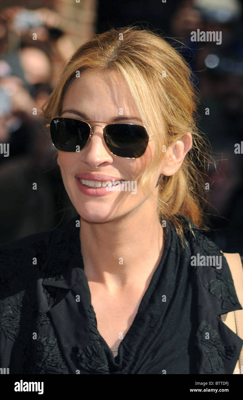 Page 3 - Ray Ban Sunglasses High Resolution Stock Photography and Images -  Alamy