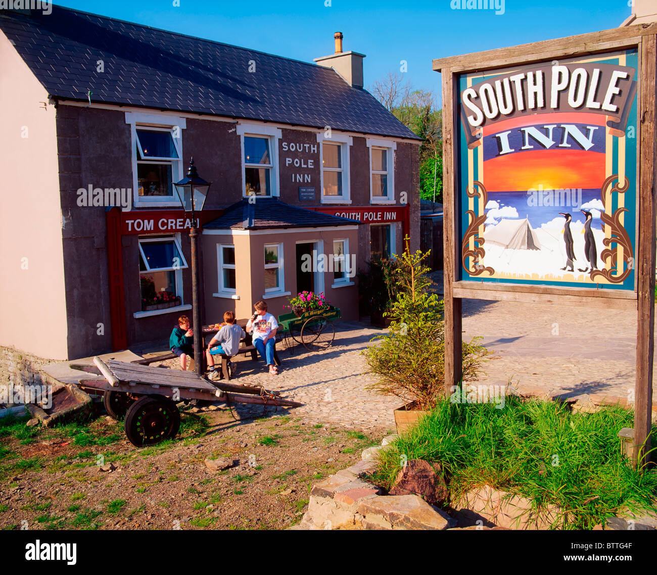 South Pole Inn, Anascaul, Dingle Peninsula, Co Kerry, Ireland Stock Photo