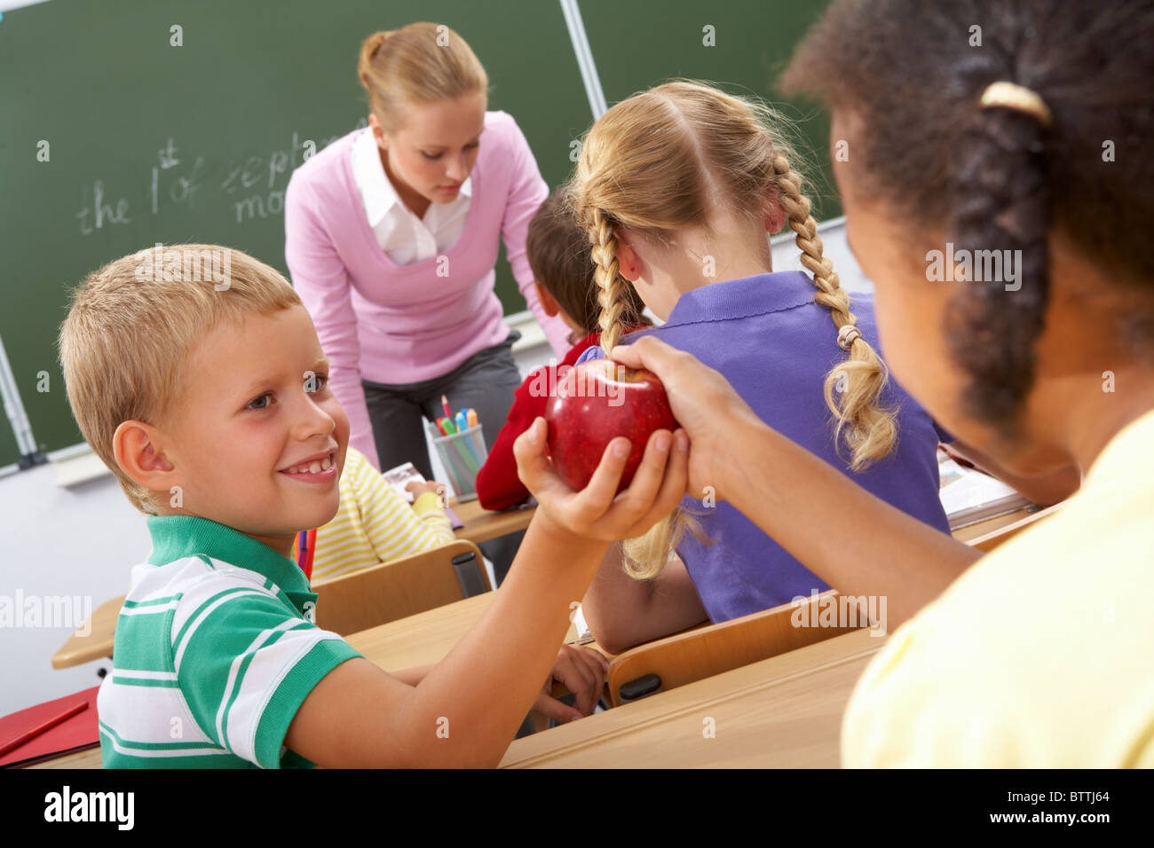 🍱4 Ideas for the children to go to school.. where friends want to eat😂, Gallery posted by แม่ออม Mami Omi