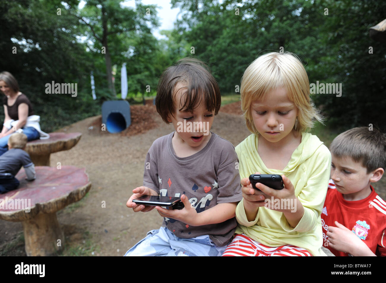 children using the apple iphone at kew gardens, london Stock Photo - Alamy