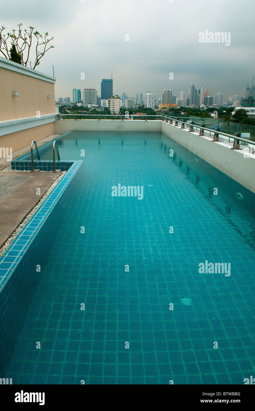 rooftop pool at a condominium in Bangkok Stock Photo Alamy