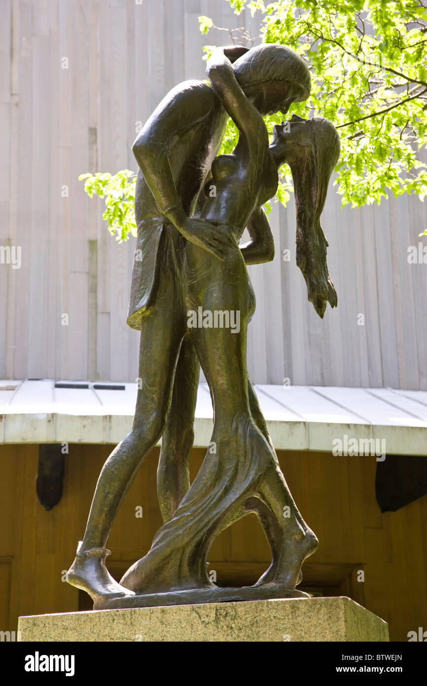 Romeo and Juliet Statue outside Delacorte Theater at Mid Park Quadrant