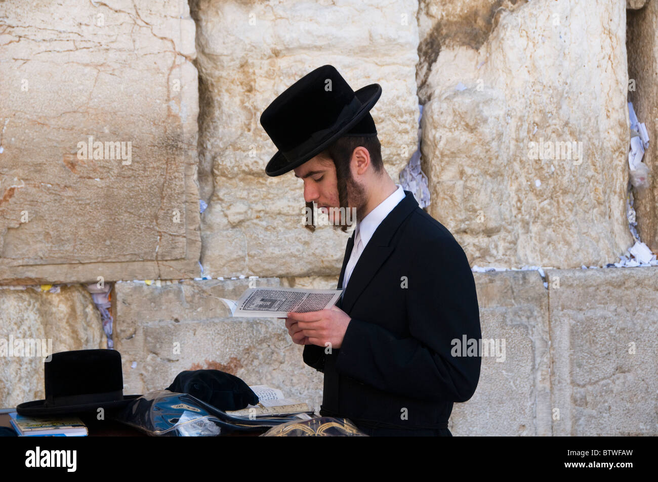 Hassidic Jew in prayer at the Western Wall in Jerusalem Stock Photo