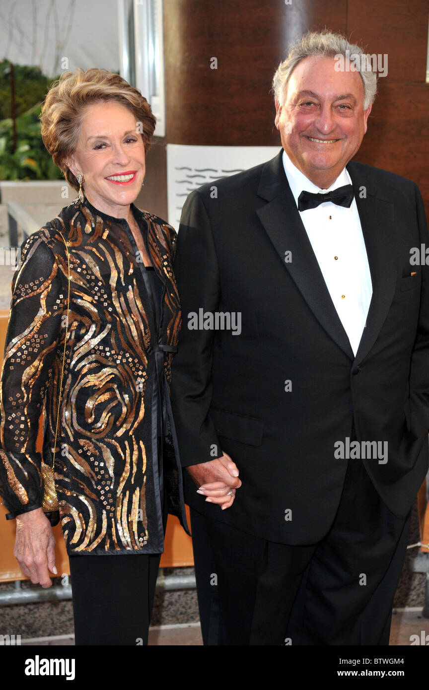 Sandy weill r hi-res stock photography and images - Alamy