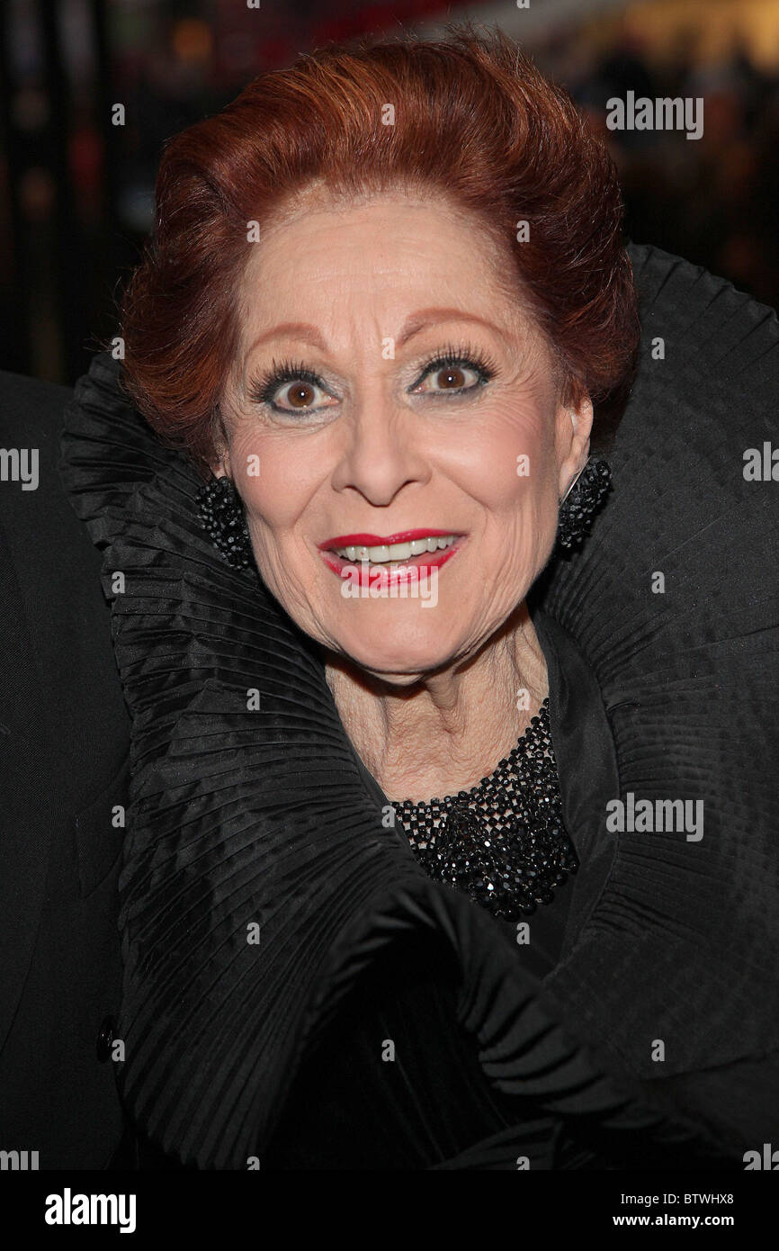 WEST SIDE STORY Revival Opening Night on Broadway Stock Photo Alamy