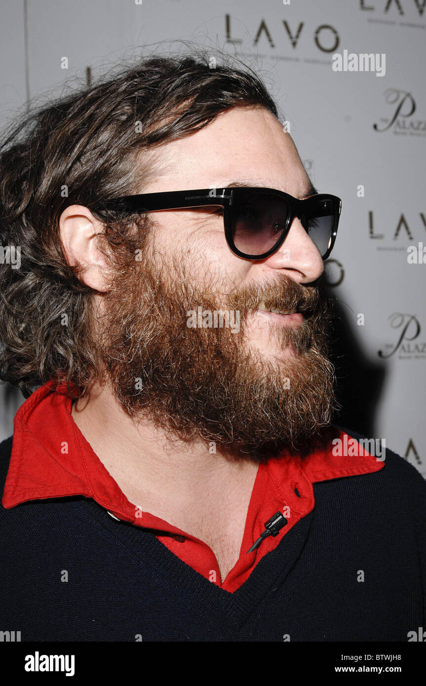 Joaquin phoenix beard hi-res stock photography and images - Alamy
