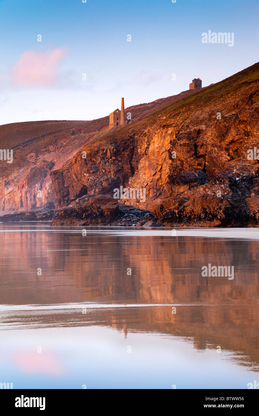 Chapel Porth; sunset; looking towards Wheal Coates engine house; Cornwall Stock Photo